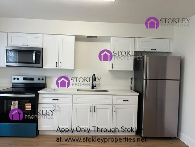 Building Photo - 2405 Applegarth Ln