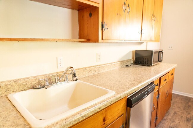 Building Photo - 114 Stratford Ct