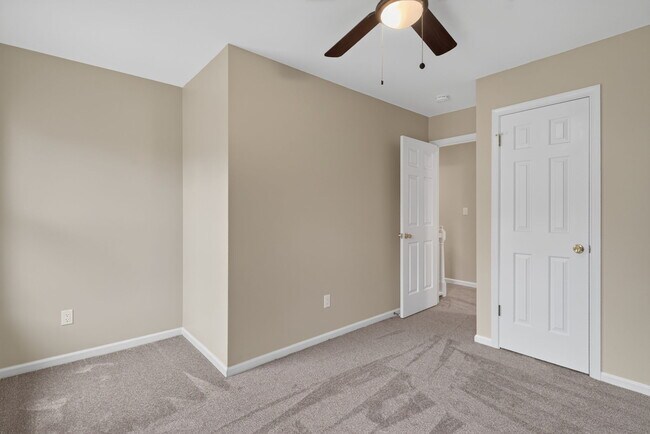 Building Photo - 898 Gunston Ct