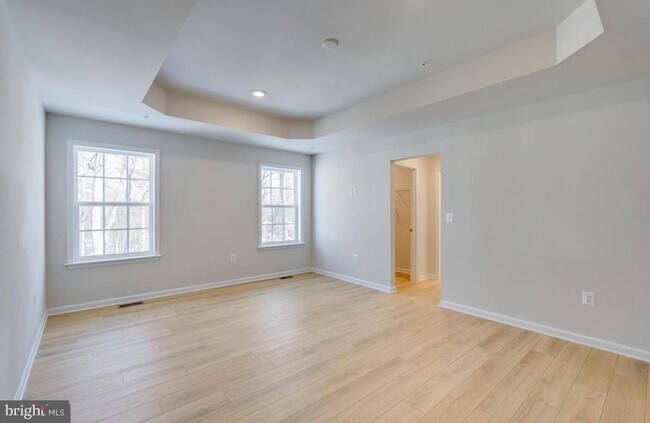 Building Photo - 10810 Meridian Hill Way