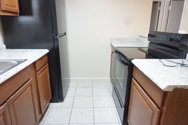 Building Photo - 5528 Greatpine Ln S