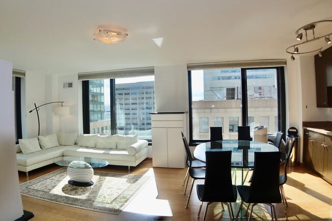 Building Photo - *New* 2 Bed & 2 Bath Condo in Fidi with Parking