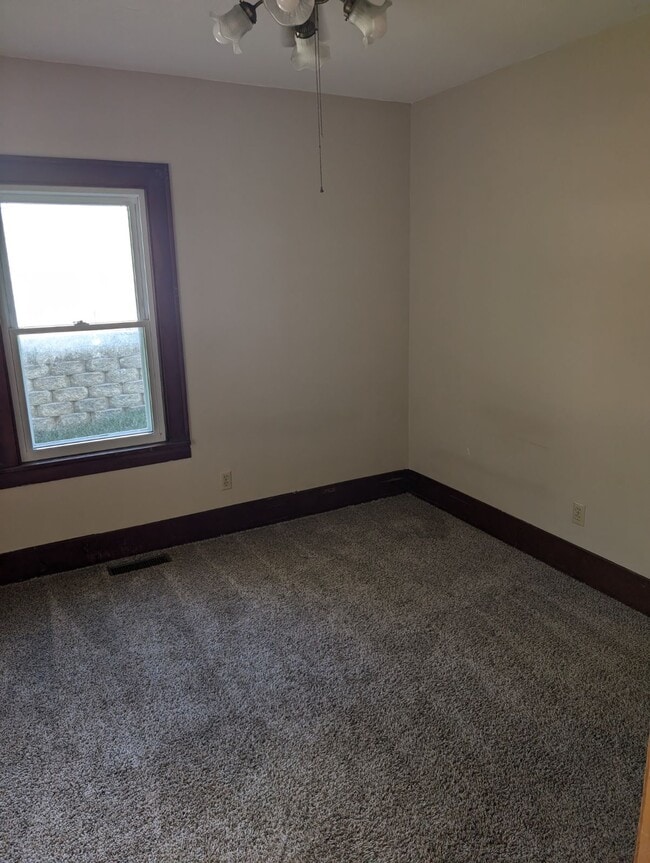 Building Photo - 409 2nd Ave NW