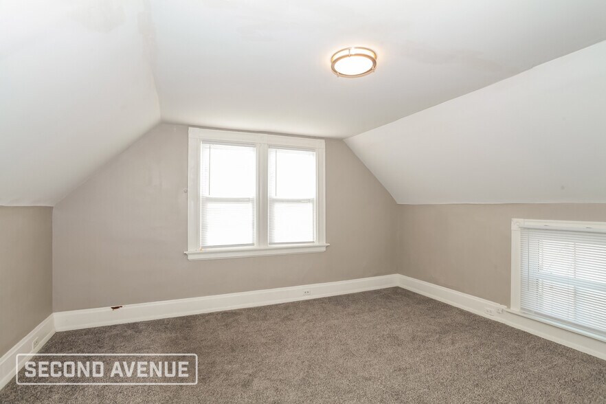 Building Photo - 1233 Dewey Ave