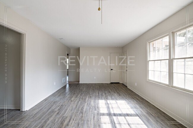 Building Photo - Beautiful 3 Bedroom/1 Bathroom Home in Mobile!