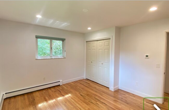 Building Photo - 2727 Oakdale Dr