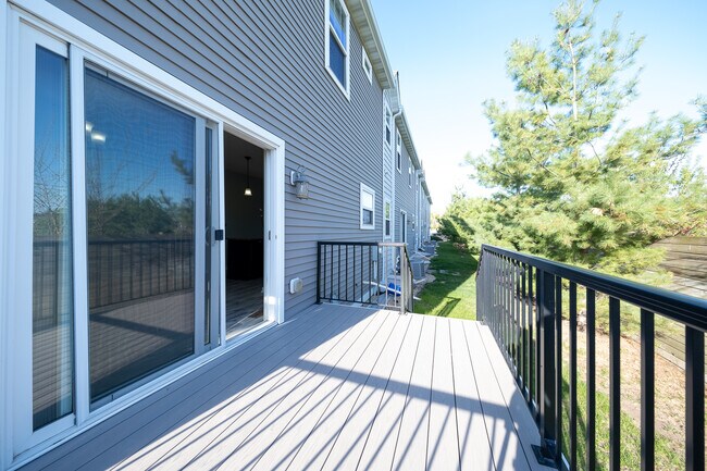Building Photo - 2638 Vierling Dr E