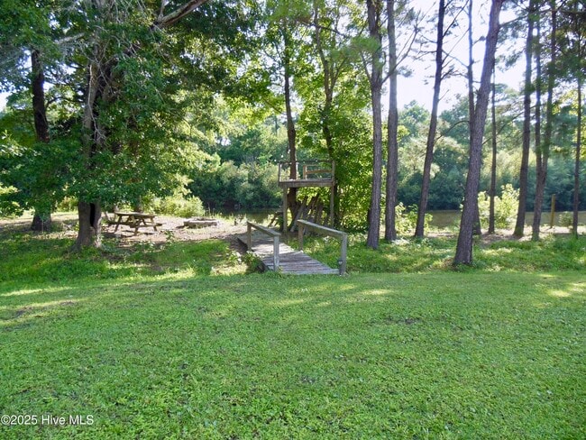 Building Photo - 807 Driftwood Dr