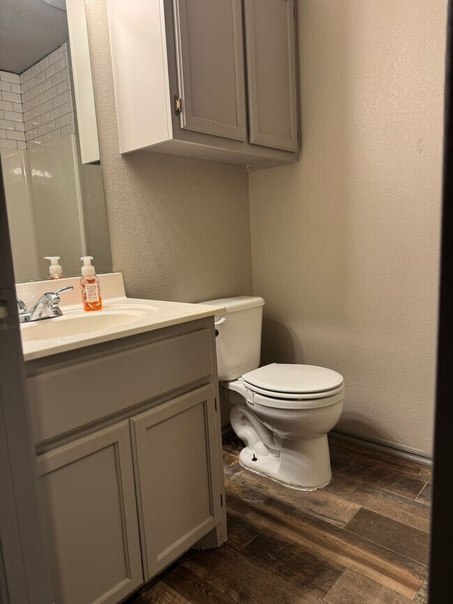 Building Photo - Charming 3 Bed / 2 Bath Home in Coweta – Spacious Lot + Creek Access!