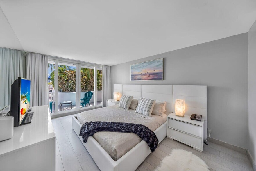 Building Photo - 1717 N Bayshore Dr