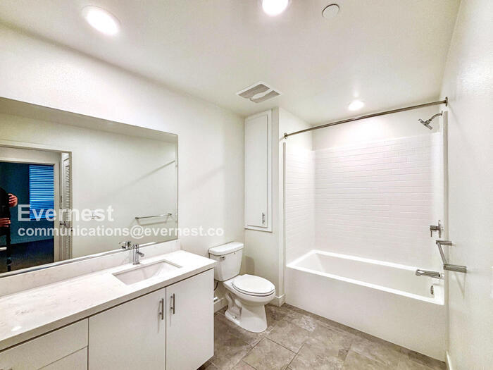 Building Photo - 2226 Nolita