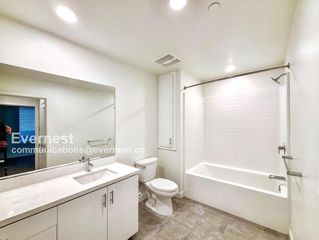 Building Photo - 2226 Nolita