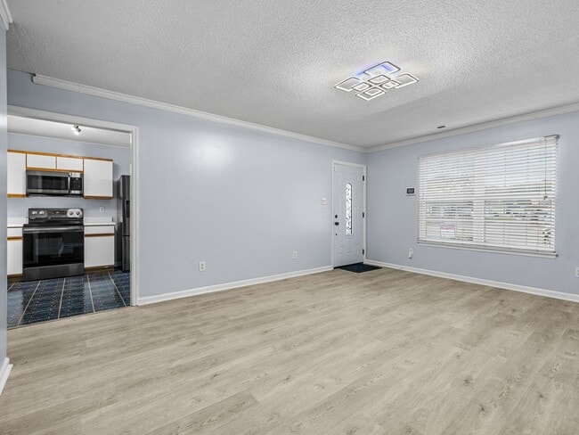 Building Photo - Beautiful 4 Bedroom Home with Bonus Room and Fenced Yard