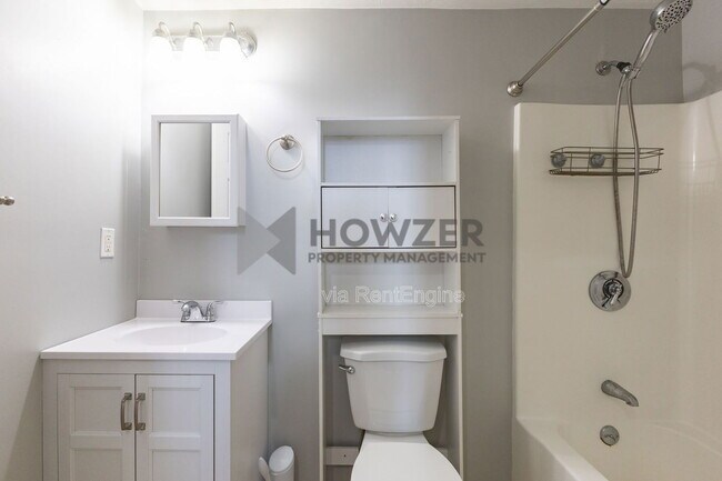 Building Photo - 361 Main St