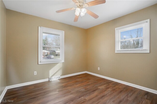 Building Photo - 7429 Sylvan Dr