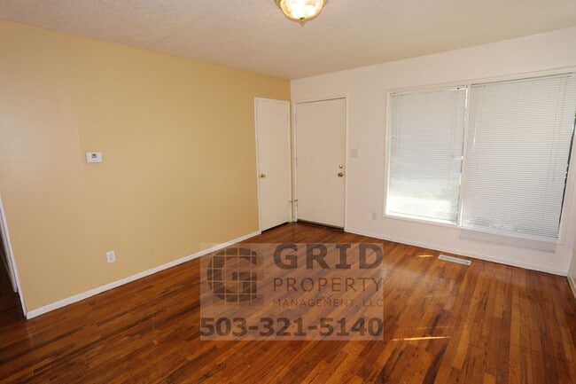 Building Photo - Beautiful, Spacious 3 Bedroom - Foster-Powell Neighborhood
