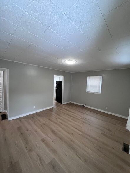 Building Photo - 1748 W 15th St