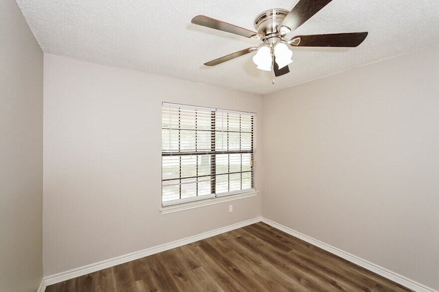 Building Photo - 2119 Cold Springs Dr