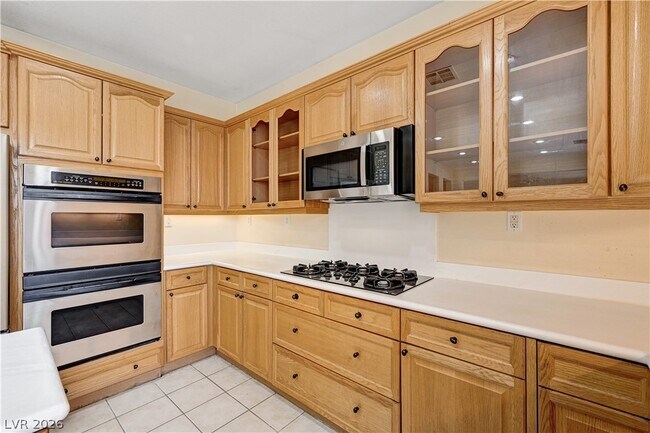 Building Photo - 2544 Kinnard Ave