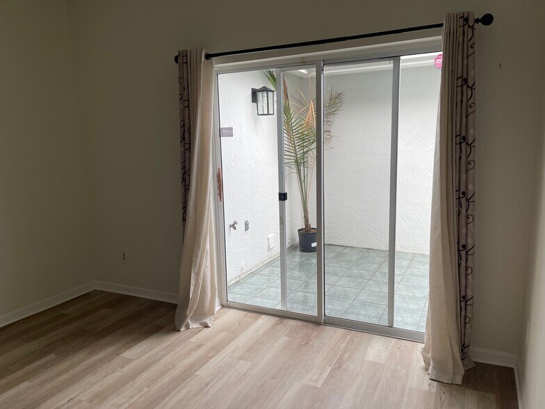 Building Photo - 5669 Parkview Lake Dr