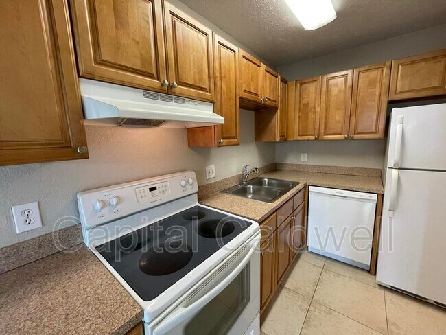Building Photo - 13686 Orange Sunset Dr