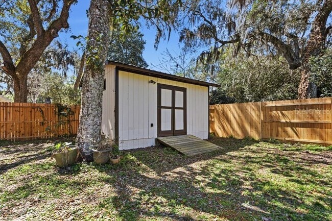 Building Photo - 220 SE 71st St