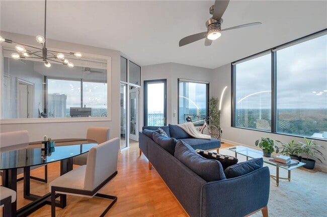 Building Photo - 2828 Peachtree Rd NW