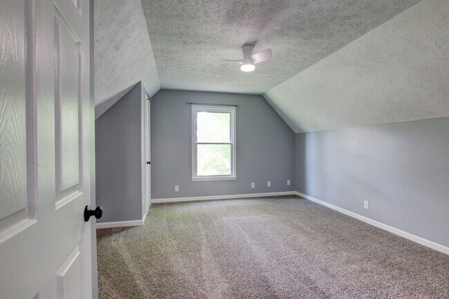Building Photo - 180 Kings Deer Dr