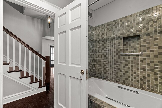 Building Photo - Charming 2+ Bedroom in Shrewsbury – Walkable Neighborhood & Pet-Friendly!