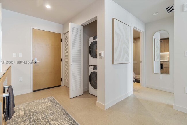 Building Photo - 11 NE 6th St