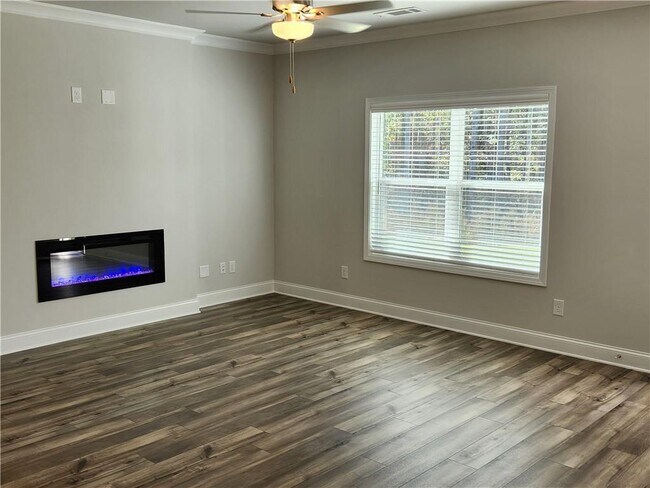 Building Photo - 3370 Westgate Park Dr