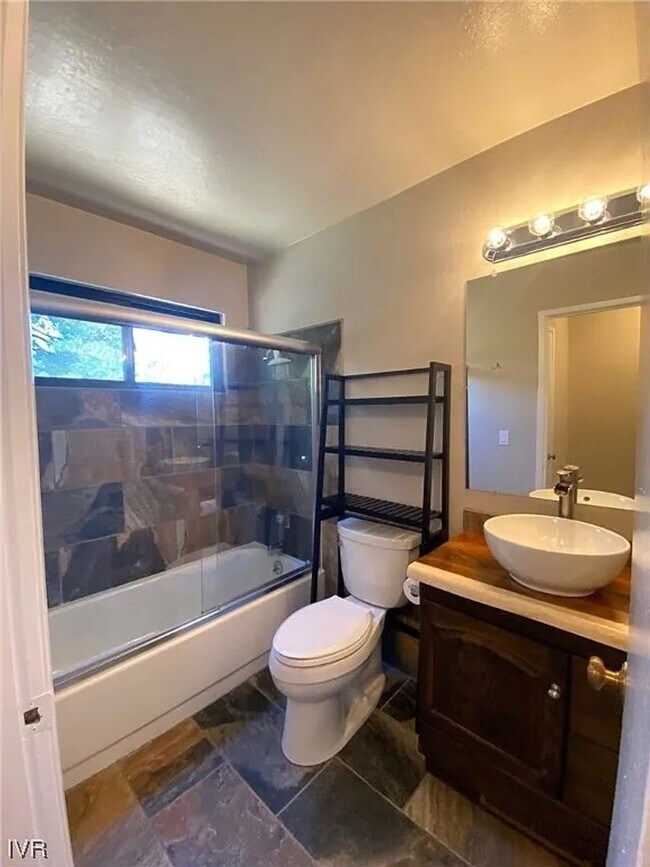 Building Photo - Oriole #2