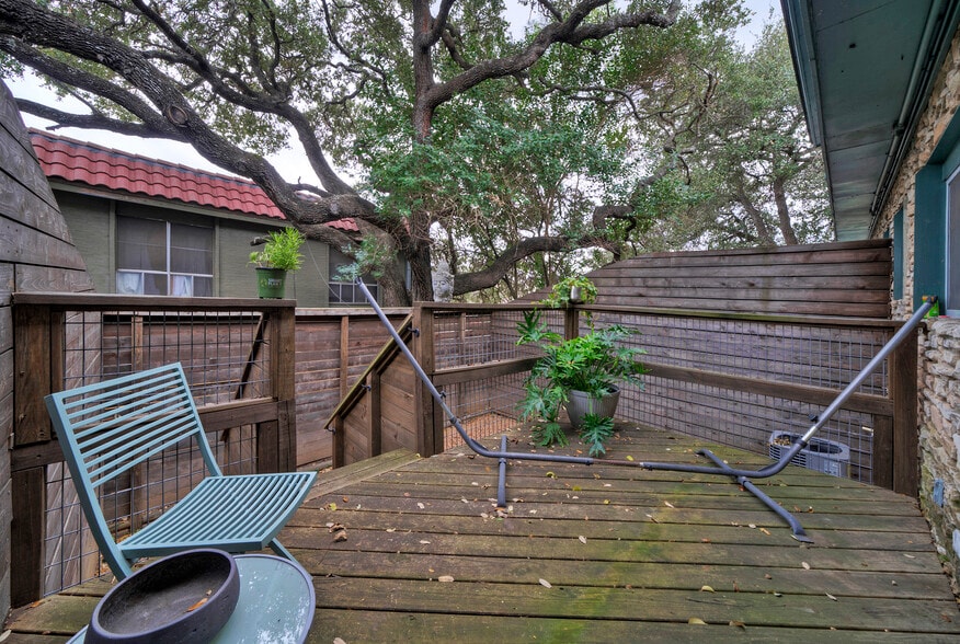 BACK DECK - 3805 southridge dr