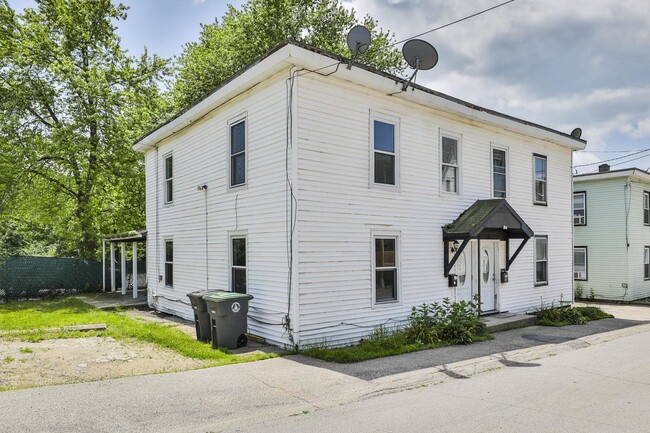 Building Photo - 52 Front St