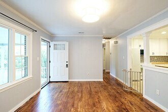 Building Photo - 703 Oak Creek Rd