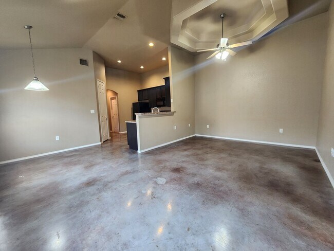 Building Photo - 3/2/1 Duplex w/ Stained Concrete Floors Th...