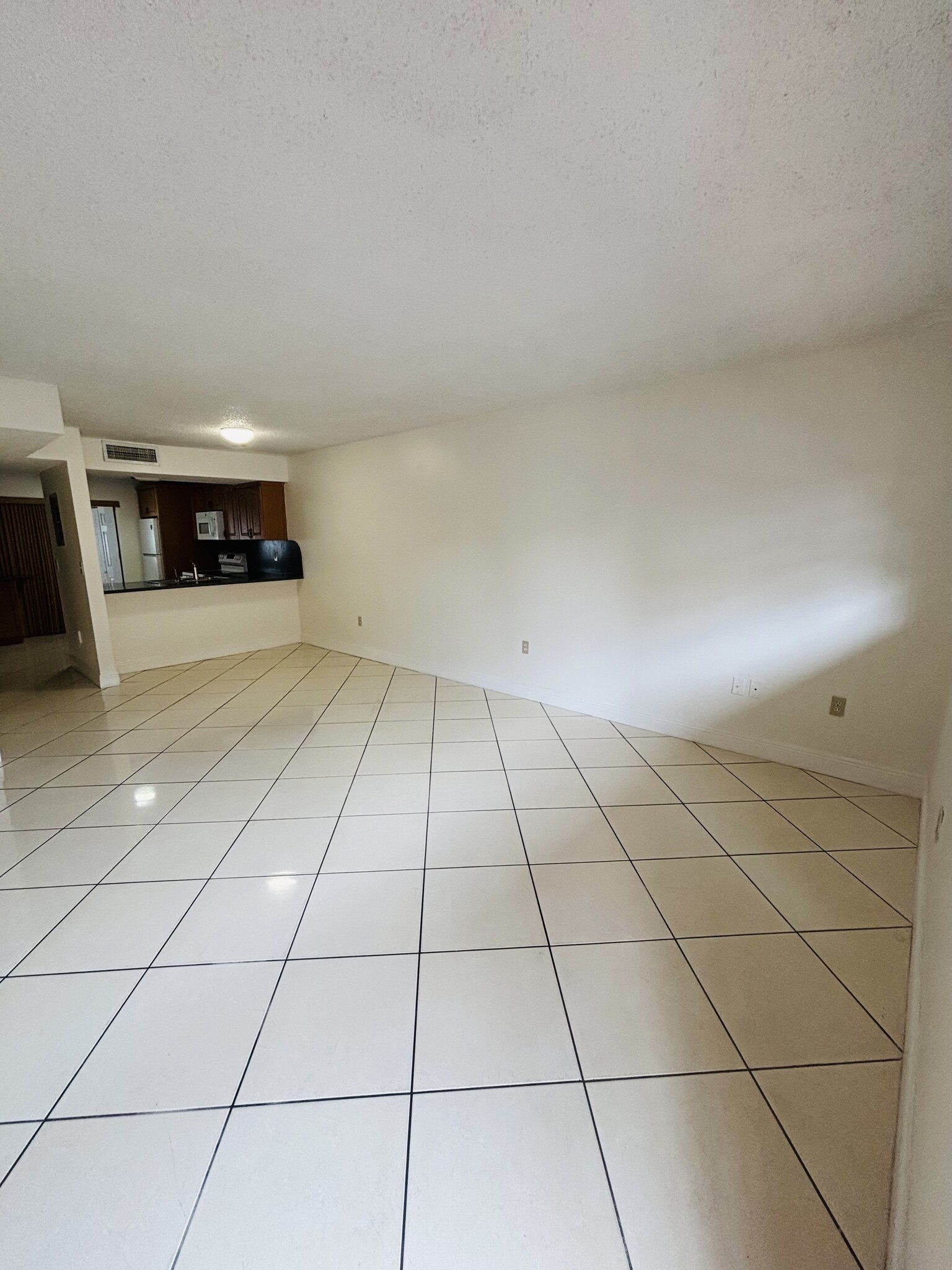 Living / Dining area - 1331 W 51st Pl
