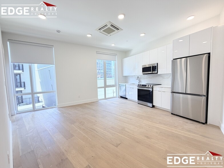 Building Photo - 38 Hichborn St