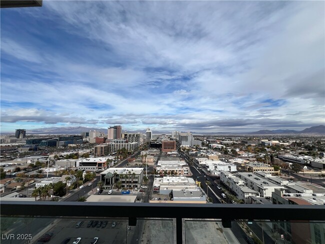 Building Photo - 900 S Las Vegas Blvd
