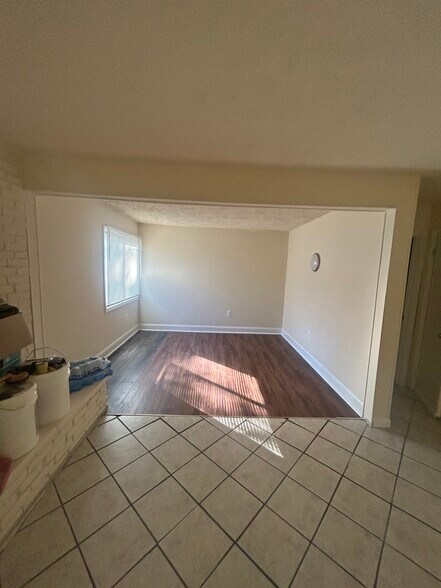 Building Photo - 307 Bentwood Dr