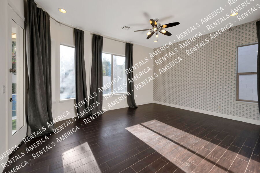 Building Photo - 4093 E Woodside Way