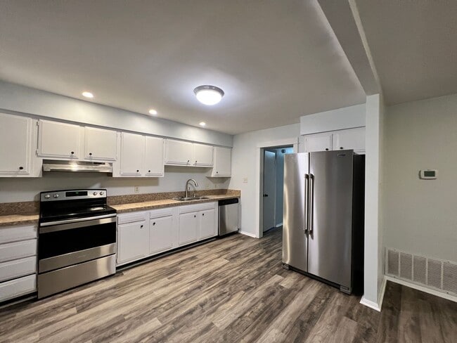 Building Photo - Three-bedroom, two-and-a-half bathrooms in...