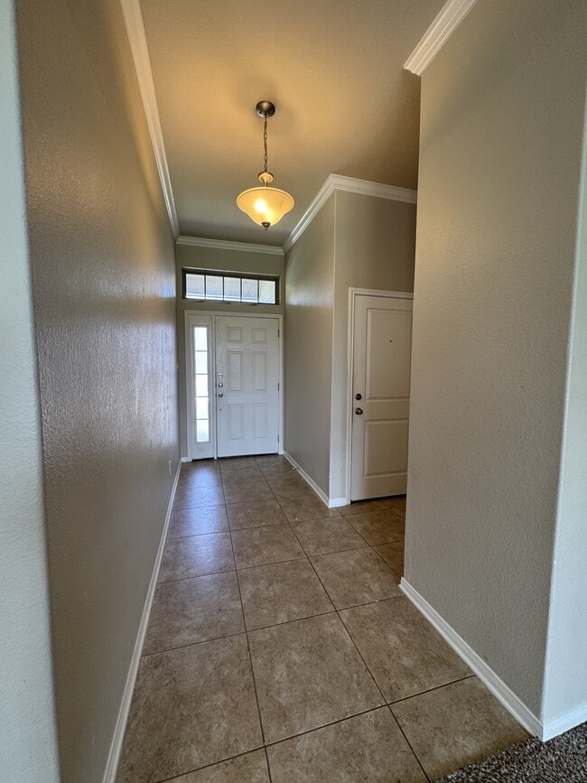 Building Photo - 5611 Markham Dr