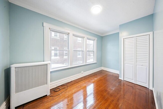 Building Photo - 22 Poe Ave