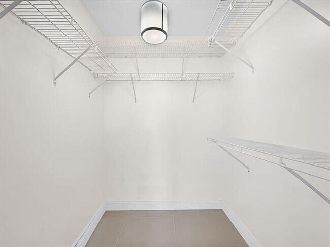 Building Photo - 2049 S Ocean Dr