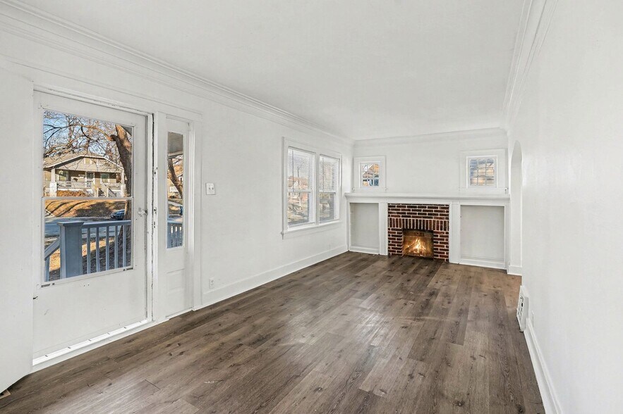 Building Photo - 2421 E 67th Terrace