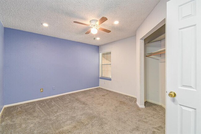 Building Photo - 2011 Spenwick Dr