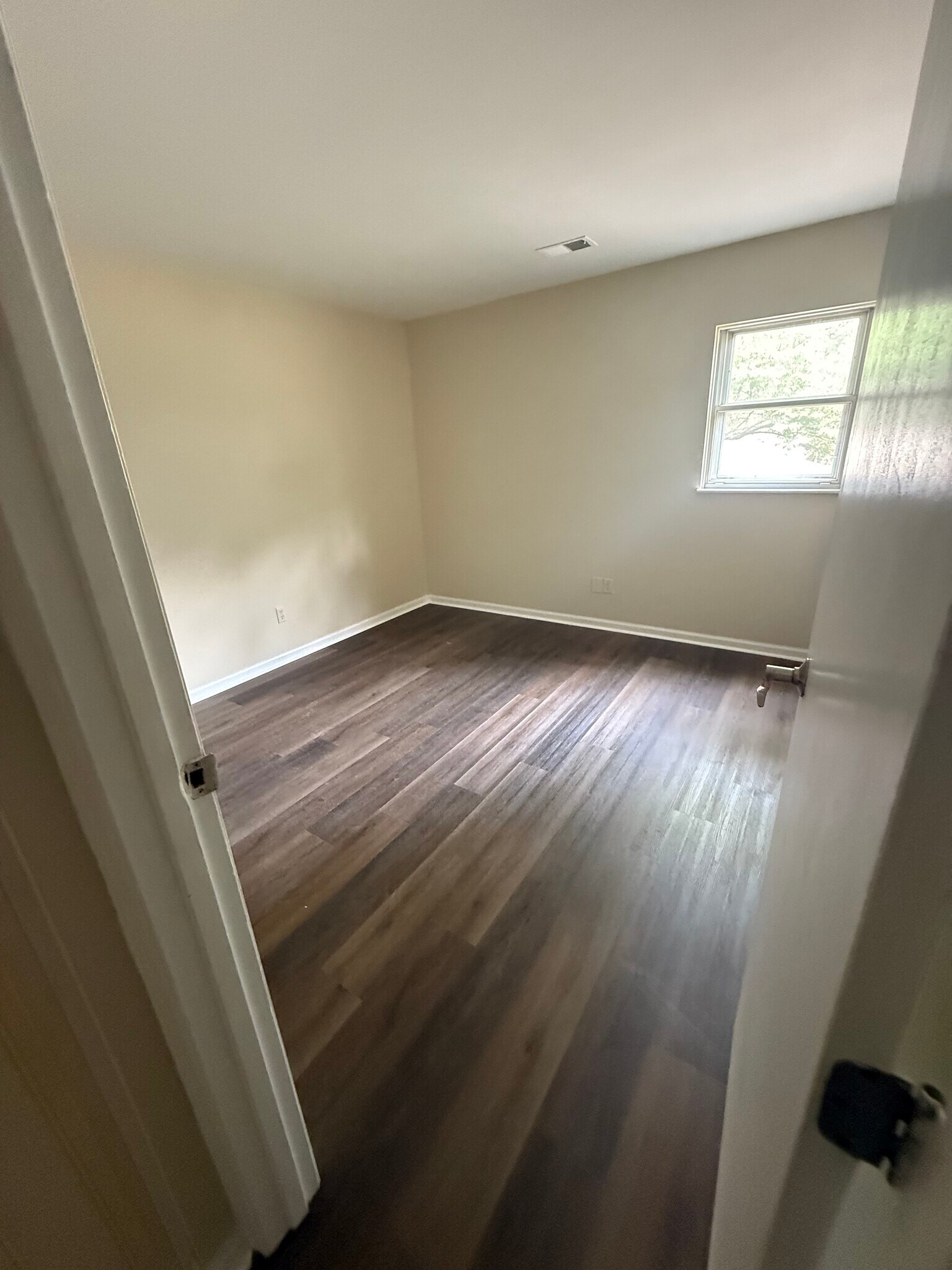 Building Photo - 8281 Sobax Dr