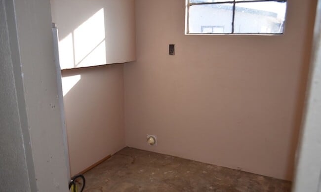 Building Photo - Two Bedroom One Bath Home on a large lot w...