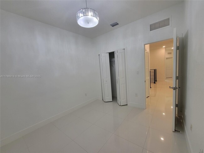 Building Photo - 492 SW 91st Pl